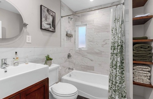 Queens House | US Open Private, Comfy Suite w Parking-Bayside, Queens