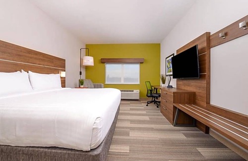 South Pinellas Community Council Hotel | 3-Star Hotel ∙ Holiday Inn Express & Suites - St. Petersburg - Madeira Beach, an IHG Hotel