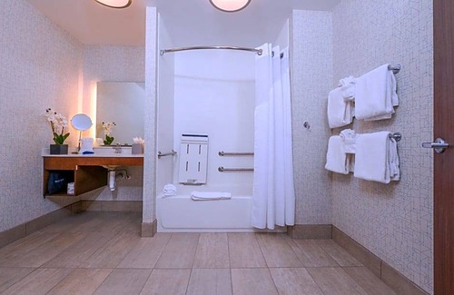 South Pinellas Community Council Hotel | 3-Star Hotel ∙ Holiday Inn Express & Suites - St. Petersburg - Madeira Beach, an IHG Hotel