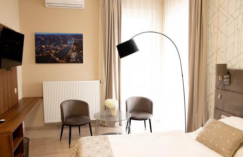 Ujhartyan Hotel | Vánkos & Eszcájg