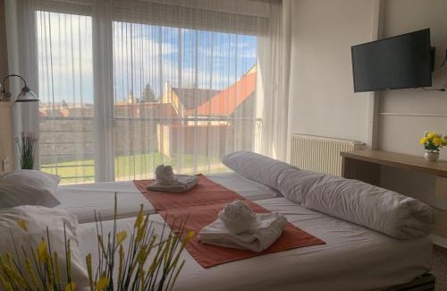 Pecs Hotel | Várfal Wellness Panzió Pécs