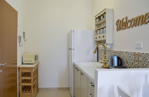 Bat Yam Apartment | V&V Turquoise Apartment 170 meters from the sea