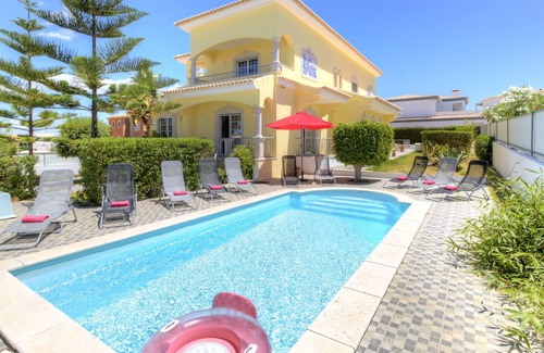 Parchal Villa | V6 Menir - with a capacity for 12 people.