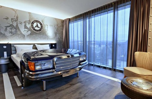 Boeblingen Hotel | V8 HOTEL Motorworld Region Stuttgart