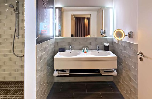 Boeblingen Hotel | V8 HOTEL Motorworld Region Stuttgart