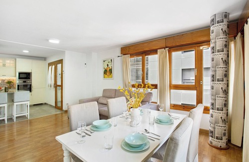 Las Palmas de Gran Canaria Apartment | Vacation Home "Luz Home" close to the Sea with Wi-Fi