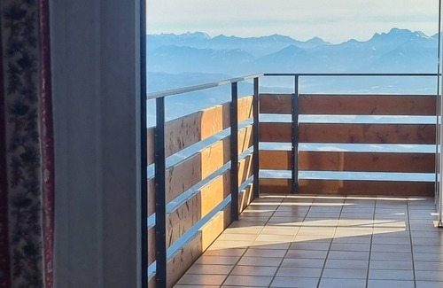 Kanzelhohe Apartment | Vacation above the clouds with lake view and mountain panorama! Pet friendly