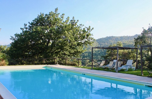 Castel Focognano Apartment | Vacation among the Vineyards - Apartment La Lavanda