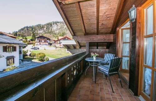 Reit im Winkl Apartment | Vacation apartment 7 for up to 4 people, with 2 extra bedrooms and kitchen in the living/dining area