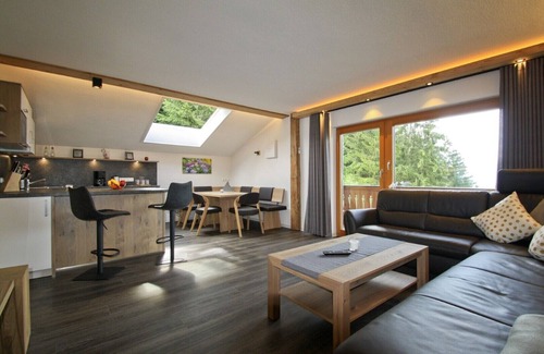 Ruhpolding Apartment | Vacation apartment Bergpanorama Augenweide 100 sqm balcony, 3 bedrooms, 1 eat-in kitchen, 2 bathrooms