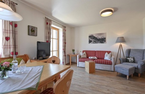Rofleuten Apartment | Vacation apartment Falkenstein No. 4 on the first floor - Landhaus am Rosenbächle