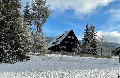 Forbach Apartment | Vacation apartment in idyllic forester's lodge, family-friendly, dogs welcome