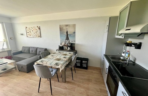 Doese Apartment | Vacation apartment "Kleine Möwe" Cuxhaven: View of the Weltschiffahrtsweg.