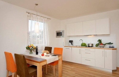 Merano Apartment | Vacation Apartment "Sauvignon" with Mountain View, Wi-Fi, Balcony, Terrace & Garden