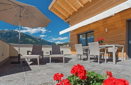 Merano Apartment | Vacation Apartment "Sauvignon" with Mountain View, Wi-Fi, Balcony, Terrace & Garden