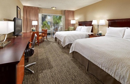 Anaheim Resort Hotel | Vacation At its Finest! Steps from Disney, with Pool & Free Parking | 2 Units