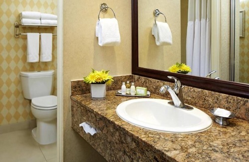 Anaheim Resort Hotel | Vacation At its Finest! Steps from Disney, with Pool & Free Parking | 2 Units
