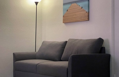 Hardy Condo | Vacation Condo #2 2BR with full kitchen, walk to river and shops, pets welcome