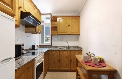 Los Llanos Apartment | Vacation Home 'Mederos 20' with Mountain View, Balcony & Wi-Fi