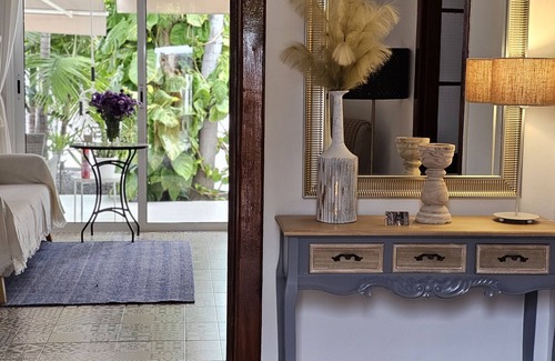 Los Llanos Villa | Vacation Home "Bayton House" with Mountain and Garden View, Private Pool & Wi-Fi