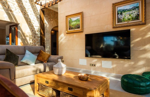 Lloret de Vistalegre House | Vacation Home "Villa Xary" with Mountain View, Private Pool & Wi-Fi