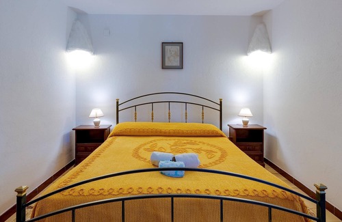 S'Archittu House | Vacation Home "Villa Mandarino" near the Beach with Sea View, Private Terrace & Shared Garden