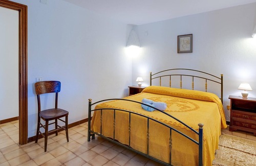 S'Archittu House | Vacation Home "Villa Mandarino" near the Beach with Sea View, Private Terrace & Shared Garden