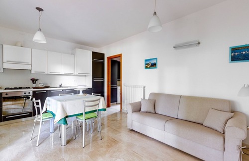 Narbolia House | Vacation Home "Antonella Sul Golf" with Shared Pool, Private Terrace & Wi-Fi