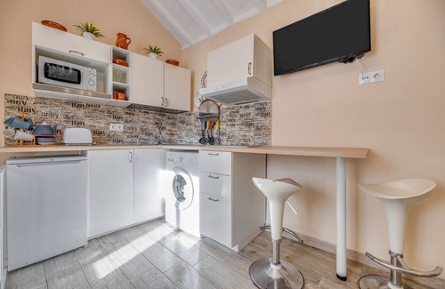 Ojen House | Vacation Home "Camelia" with Wi-Fi