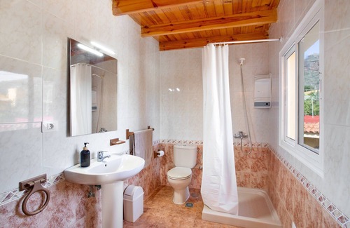 Tenteniguada House | Vacation Home 'Casa Abuela Amparo 1' with Sea View, Shared Pool and Wi-Fi