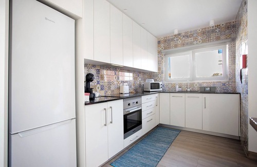 Leiria House | Vacation Home "Casa Davó" with Garden, Air Conditioning & Wi-Fi