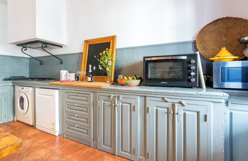 Rio Velez House | Vacation Home 'El Patio Andaluz' with Beautiful Interior, Heated Pool, Wi-Fi & AC