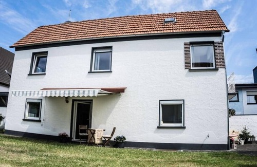 Seligenstadt House | Vacation home for up to 6 people with large garden and playground