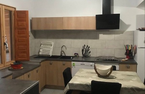 Deltebre House | Vacation home for up to 7 people, with enclosed grounds and private parking.