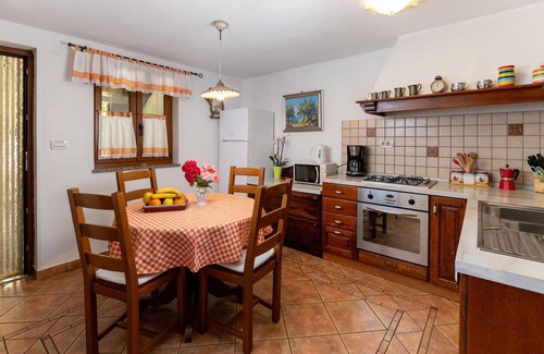 Vozilici House | Vacation home Gianni by Interhome