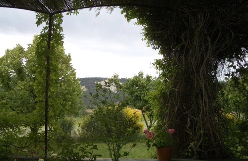Rustrel Villa | Vacation home in the Luberon with swimming pool and large garden.