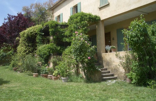Rustrel Villa | Vacation home in the Luberon with swimming pool and large garden.