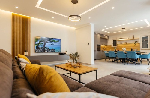 Prolozac House | Vacation home Lozo by Interhome