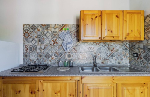 Casamassella House | Vacation Home 'Lu Mare e Lu Ientu' with Garden & A/C