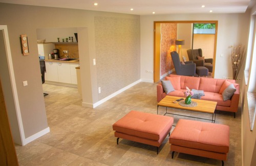 Guestrow House | Vacation home "Mien Huus an See" with lake access, jetty and bathing facilities