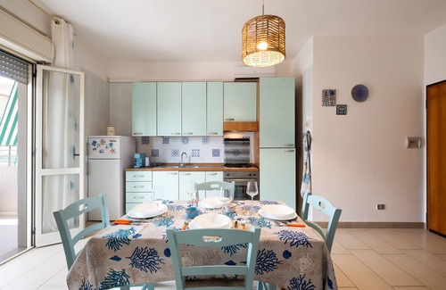 Rivabella House | Vacation Home 'Pineta Mare Flat' with Sea View, A/C & Private Terrace