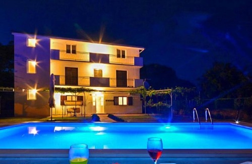 Dicmo House | Vacation home Silvano in Dugopolje - 6 persons, 2 bedrooms