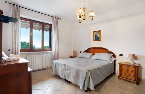 Massa House | Vacation Home "Vacanze A Casa Di Paolo" with Balcony