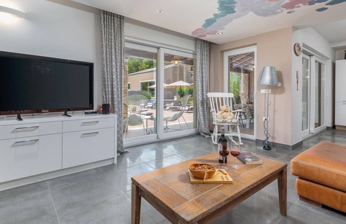 Snasici House | Vacation home with pool and jacuzzi.