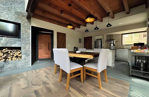 Valle de Bravo House | Vacation house with private pool and hottub