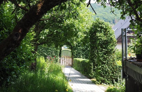 Bergneustadt Apartment | Vacation in the nature garden - apartment/apartment, shower or bath, WC, 1 bedroom