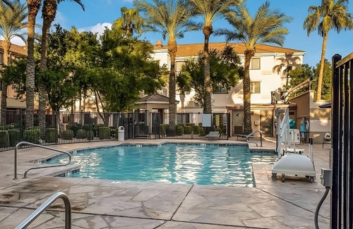 Chandler Apartment | Vacation is Calling! Outdoor Pool, Pets Allowed! Minutes from Makutu's Island
