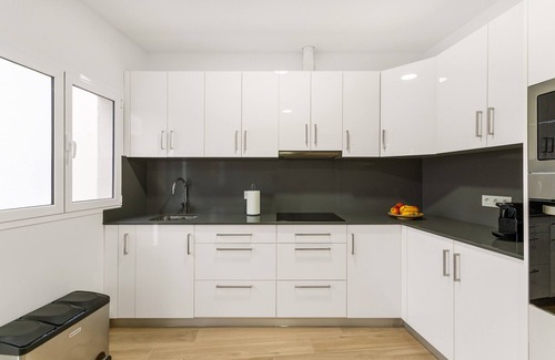 Las Vegas Apartment | Vacation 'Lola' with Mountain View, Private Terrace and Wi-Fi