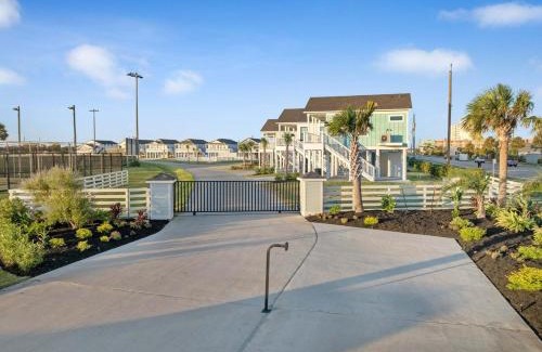 Galveston House | Vacation Villa Walk to Beach!
