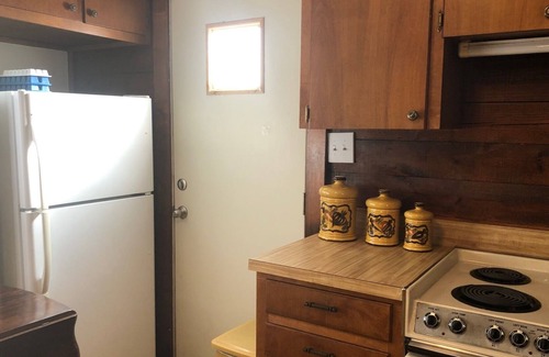 Hunt Cabin | Vaden Hunt House-Log House w/private Guadalupe River access